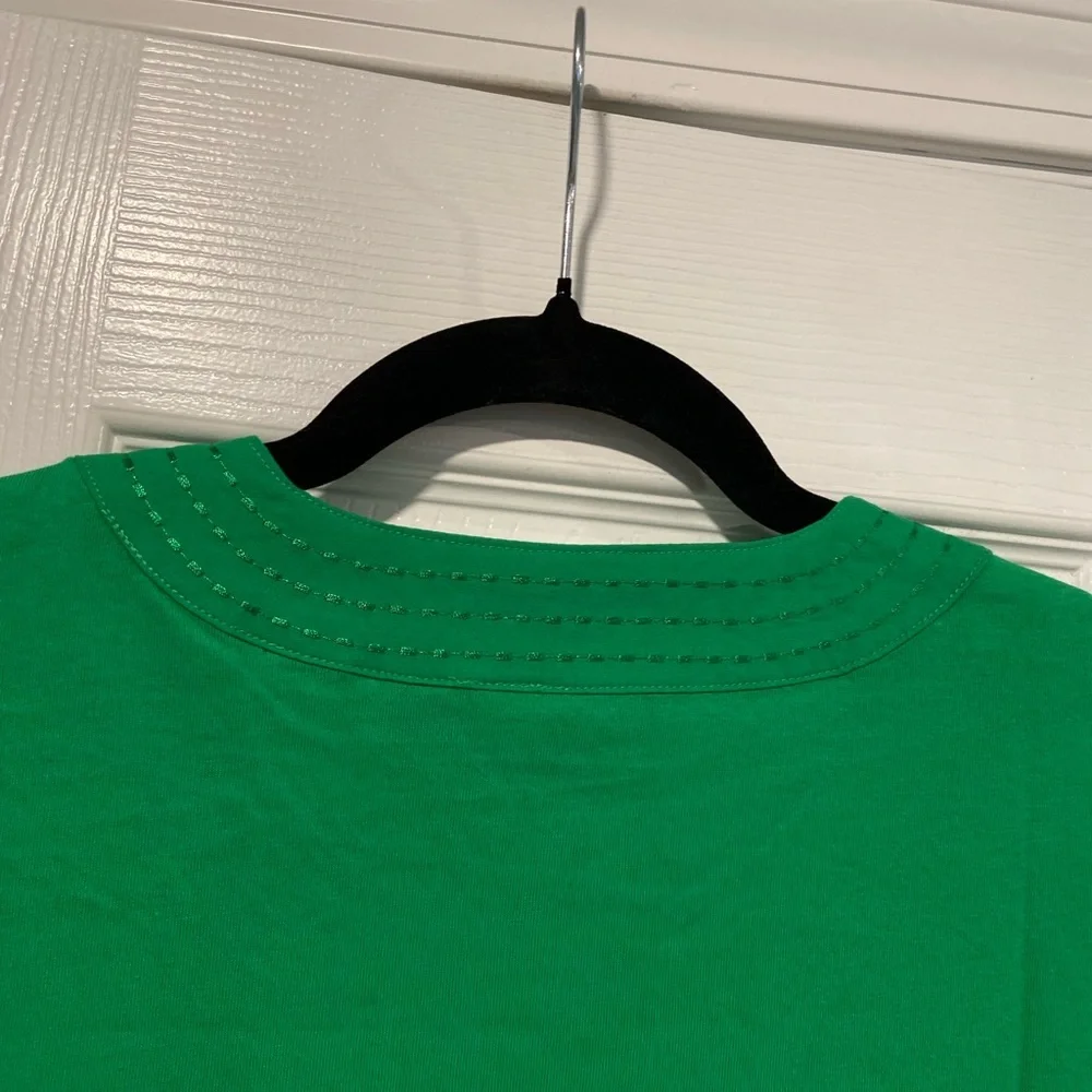 NWT Rafaella Size M Kelly Green V Neck Short Sleeve Tee Shirt Embroidered Trim - Picture 8 of 11